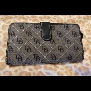Dooney and Bourke wallet